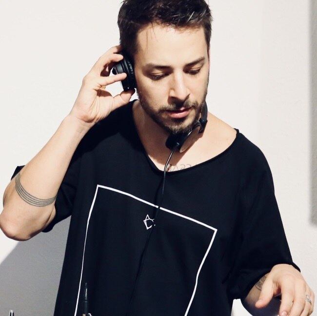 Enquanto não sai em turnê com Sandy, Junior Lima investe em seu projeto eletrônico Manimal