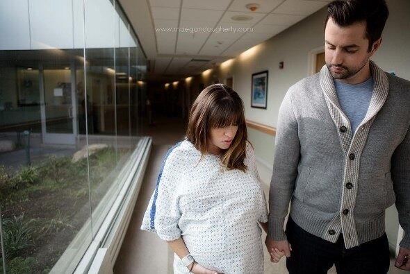 A fotógrafa contou como tudo aconteceu.  

— A vó trouxe a irmã mais velha ao hospital para
passar tempo com a mãe enquanto ela estava se preparando para ganhar a segunda
filha. Ela sabia que ficar junto da filha poderia ajudar no processo