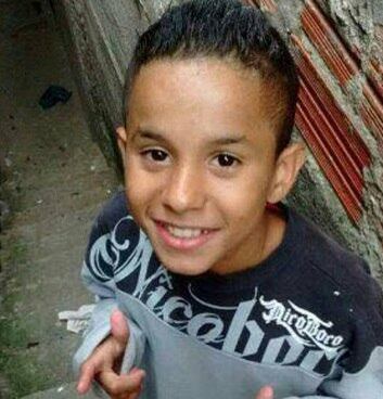 O GCM (Guarda Civil Metropolitano) acusado de matar o menino Waldik Gabriel Silva Chagas, de 11 anos, durante uma persguição policial, informou que mirou nos pneus, antes de acertar a vítima. O garoto morreu atingido por um tiro na cabeça na zona leste de São Paulo. De acordo com amigos do menino, o grupo havia roubado um carro para ir à uma festa