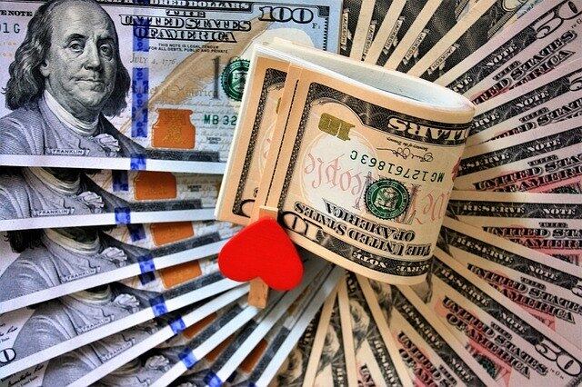 Dólar oscilou entre R$ 3,71 e R$ 3,76 na sessão