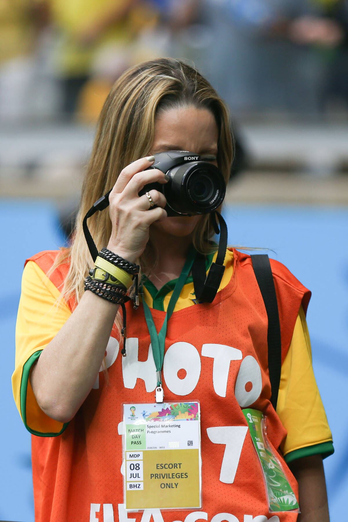 A atriz até tirou algumas fotos por ali, mas nada que justificasse o uso do colete