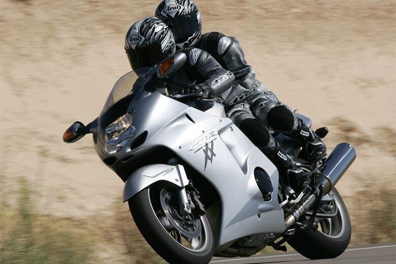 Honda CBR 1100XX Super Blackbird a 310 km/h — Conhecido por apenas "1.100" para os entusiastas, o modelo ostenta muita velocidade aliada a um conforto para os viajantes. A montadora encerrou sua produção em 2007