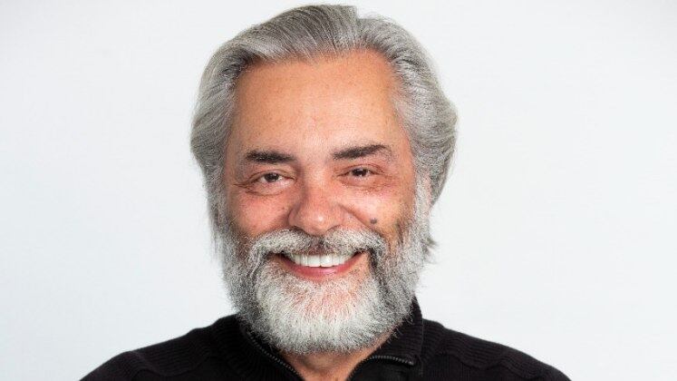 José Rubens Chachá faz sua estreia em Reis