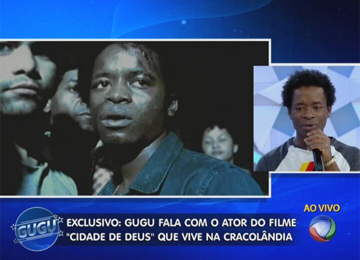 

Gugu: E suas irmãs
ficaram?



Rubens: Minha irmã
Patrícia fugiu primeiro. Foi de pequeno que percebi que a solução para sair
daquele universo era repetir o mesmo comportamento da minha irmã. Aos 10 anos,
eu já morava na Lapa [bairro do Rio de Janeiro], bebia umas cervejinhas e fumava um cigarro



Gugu: Você já praticava algum tipo de delito?



Rubens: Quando
morava na Lapa, não. Aos sete anos, as pessoas me levavam para fazer parte da vida
delas. Eu era um jovem que morava na rua, mas não usava drogas. Isso é difícil de
se ver!

 


+ Personagens que emocionaram no Domingo Show fazem surpresa para Geraldo Luís

+ Anão humorista? Marquinhos imita Geraldo Luís contando histórias de vida

+ Gugu está no Facebook! Curta

+ Siga o perfil da atração no Twitter
