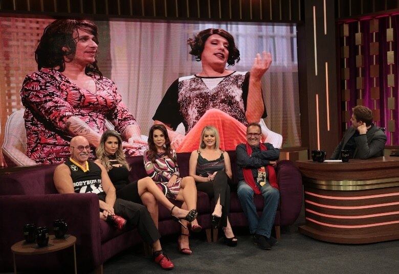 Eles ainda acompanham o segundo episódio da Escolinha Empoderadinha do Porchat e com mais uma edição do As Cumadis Explica