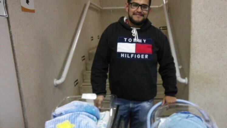 Quando Maria teve os gêmeos, Joel Costa da Silva, pai das crianças, já estava em outro relacionamento. Ele explicou que está há um ano sem ver o filho, pois a guarda está com o avô