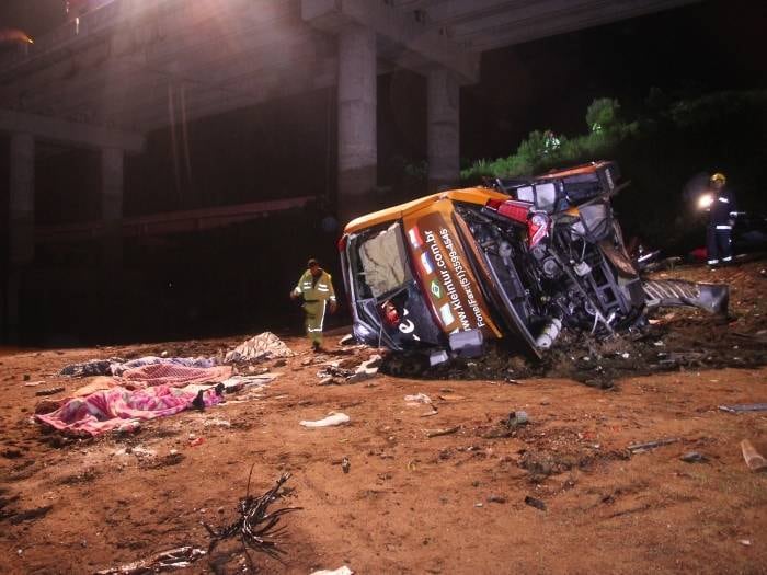 Os feridos foram levados para hospitais de Curitiba, São José dos Pinhais e também para Joinville, em Santa Catarina. A operação de resgate bloqueou a rodovia por mais de seis horas