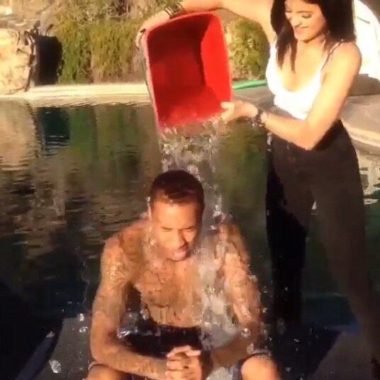 O rapper TYGA levou um banho de Kylie Jenner