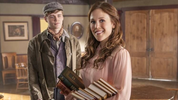 Quer acompanhar a rotina e os desafios de Elizabeth Thatcher? Não perca os próximos episódios de Quando Chama o Coração, a partir das 21h45, na tela da Record TV