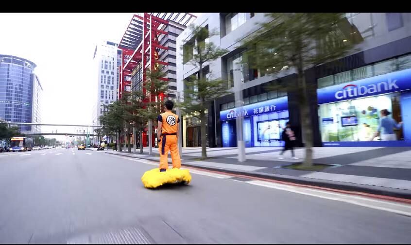 Além de tudo isso, o vídeo também possui uma cena curta com efeitos especiais feitos em computador