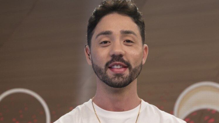 Para a mulherada exigente, ele alerta: ''Amiga, o príncipe encantado não existe, viu?''.
