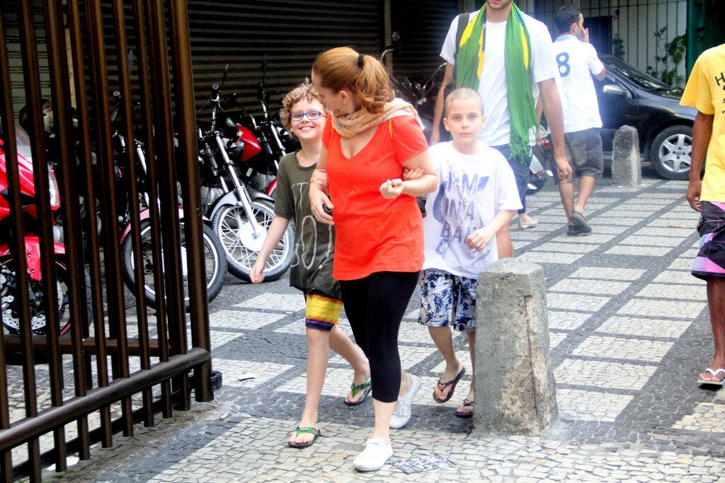 As crianças pareciam tímidas ao verem o fotógrafo que registrou o passeio