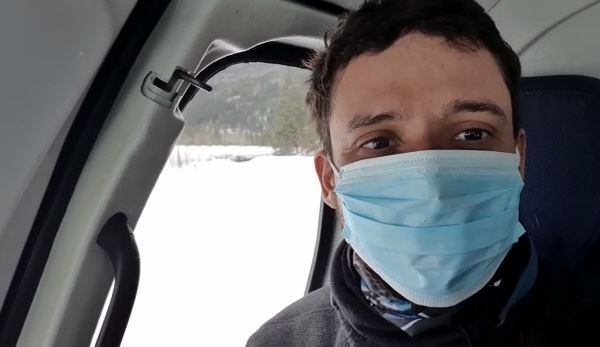 Brasileiro Gabriel Dias é resgatado de helicóptero de local próximo ao ônibus que aparece no filme Na Natureza Selvagem