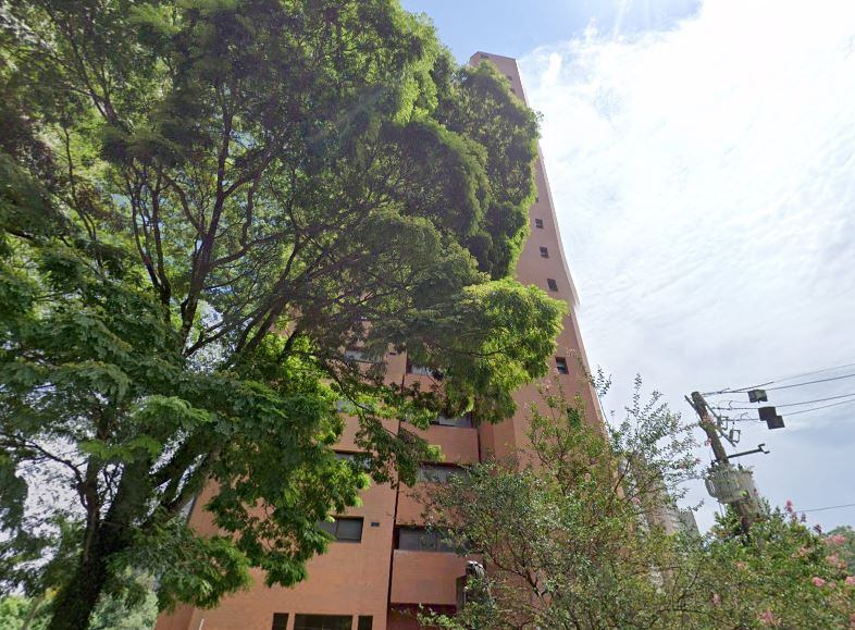 Condomínio invadido tem um apartamento por andar