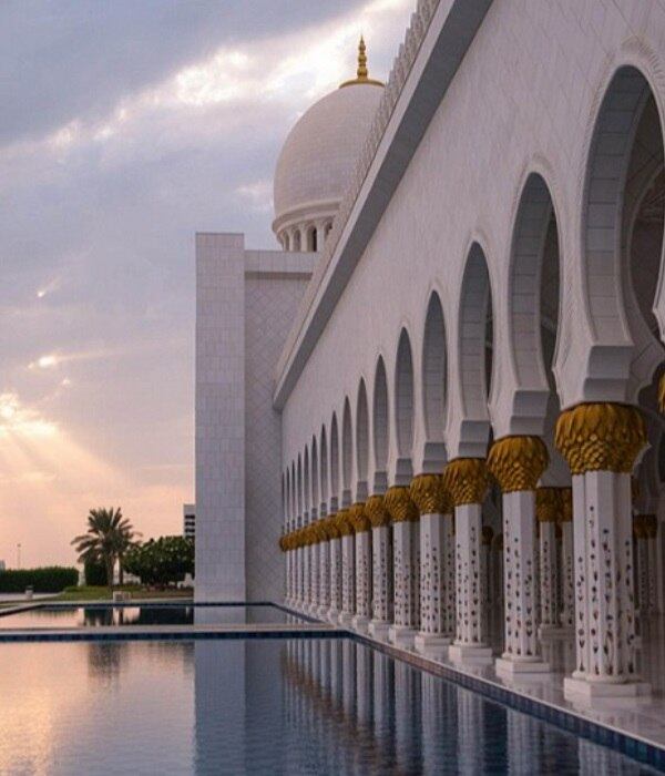 Essas temperaturas são tão altas que superam a nossa
capacidade de produção de suor — mecanismo utilizado pelo corpo humano para
"se livrar" do calor — o que faz com que seja extremamente perigoso
que qualquer pessoa saia de um ambiente fresco em qualquer horário