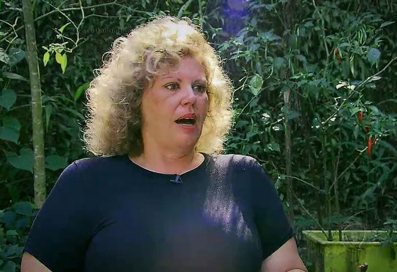 Quando aceitou participar do Troca de Família, Ana Cláudia passava por uma crise no casamento. Viver a vida de outra família, completamente diferente da sua, a fez repensar alguns valores. Enquanto vivia experiências inesquecíveis, a mãe ficou um pouco culpada quando se deu conta de que estava com saudades, mas ao mesmo tempo feliz por ter não ter os filhos e, principalmente, o marido por perto