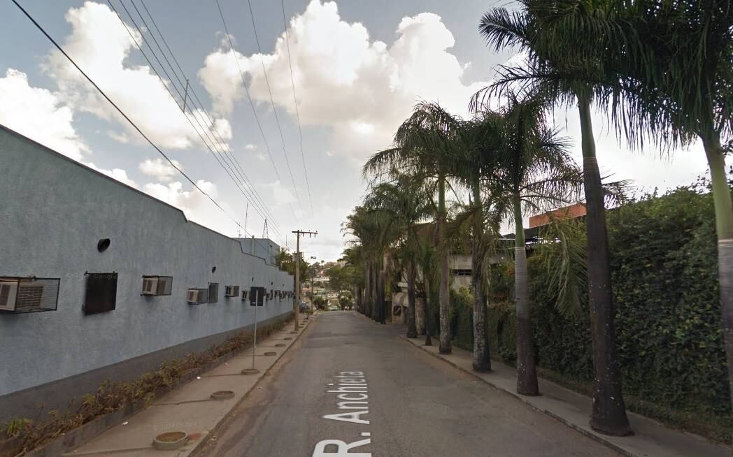 Roubo aconteceu na rua Anchieta, bairro Conjunto Califórnia 1, e suspeitos foram detidos nas proximidades