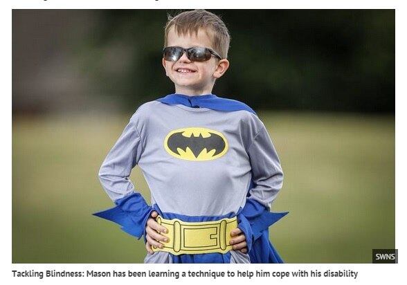 Mason nasceu cego por causa de uma condição chamada amaurose
congênita de Leber. É uma doença hereditária que se manifesta quando ambos os
pais carregam este gene. Lorraine e seu marido, o motorista Mark, de 41 anos,
ficaram arrasados quando seu filho recebeu o diagnóstico aos oito meses de idade