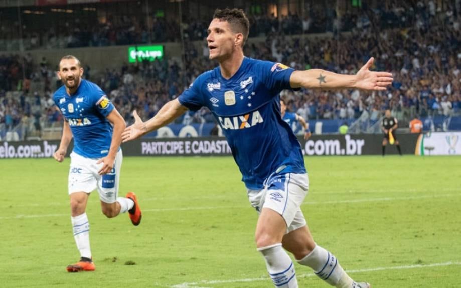 Thiago Neves mostrou novamente que é um jogador de decisão e marcou o gol da vitória do Cruzeiro sobre o Corinthians, no Mineirão, pela partida de ida da decisão da Copa do Br