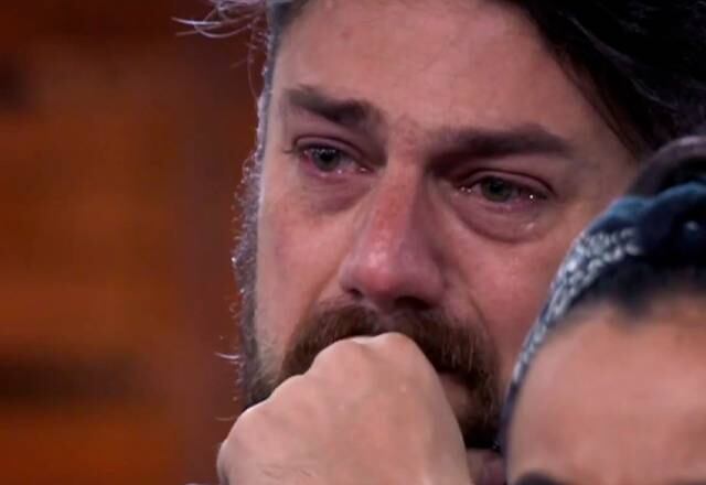Motivação

A decisão de Beatriz em não cozinhar mexeu muito com Bruno, que seria o oponente da participante no Desafio de Eliminação. No episódio seguinte, o apresentador Felipe Bronze emocionou o chef ao dizer que ele estava ali porque merecia tanto quanto os outros competidores!