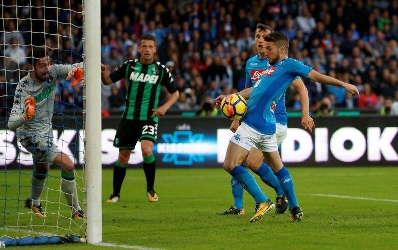 Com a vitória, o Napoli chegou aos 31 pontos, deixando para trás a Juventus e Lazio, ambos com 28, e a Inter de Milão, com 26. O time milanês ainda jogará nesta segunda-feira, contra o Verona, fora de casa, mas só poderá chegar aos 29 pontos. Já o Sassuolo segue com apenas oito pontos, no 17º lugar, na beira da zona de rebaixamento

