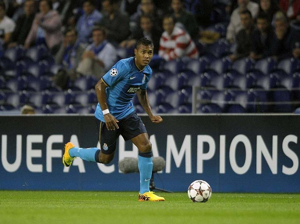 O número de jogos de Danilo pelo Porto é muito parecido: 141 partidas. Porém, marcou mais gols que o colega, com 13 tentos. Ele ficou na equipe durante 3 anos e meio. Assim como Alex Sandro, foi embora do time na janela antes da temporada 2015-2016
