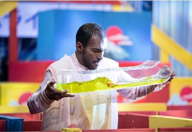 Com muito equilíbrio para derrubar a menor quantidade de líquido possível, os finalistas tinham que passar ainda pelo labirinto para chegar ao destino final e despejar o volume que conseguiram manter durante o circuito. O trajeto poderia ser refeito quantas vezes os participantes conseguissem, dentro do tempo estabelecido