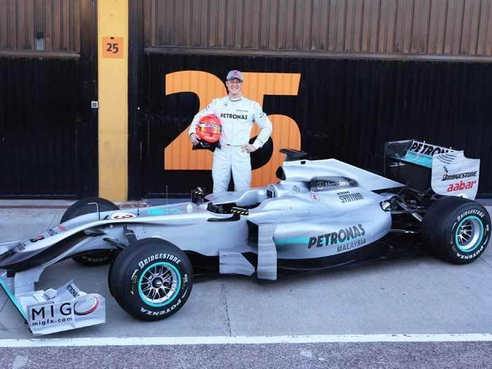 Schumacher mede 1,74 m e, antes do acidente, pesava 75 kg — o que significava um IMC (índice de massa corporal) de 24,8, considerado dentro do ideal. Caso esteja mesmo com 55 kg, o IMC do esportista é de 18,2, abaixo do ideal 