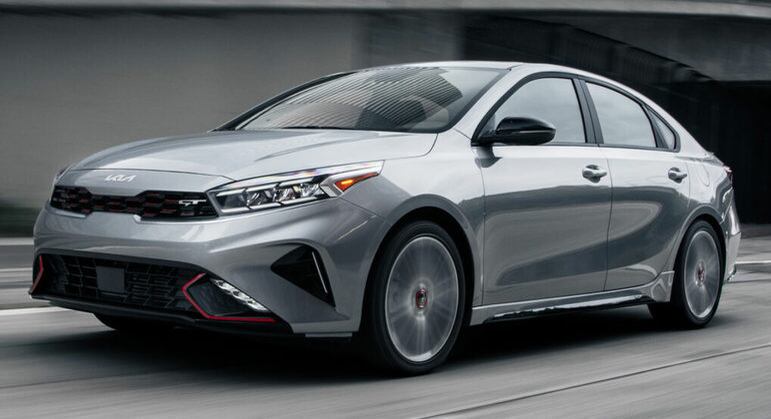 Sedã mede 4,640 m de comprimento e 2,700 m de entre-eixos