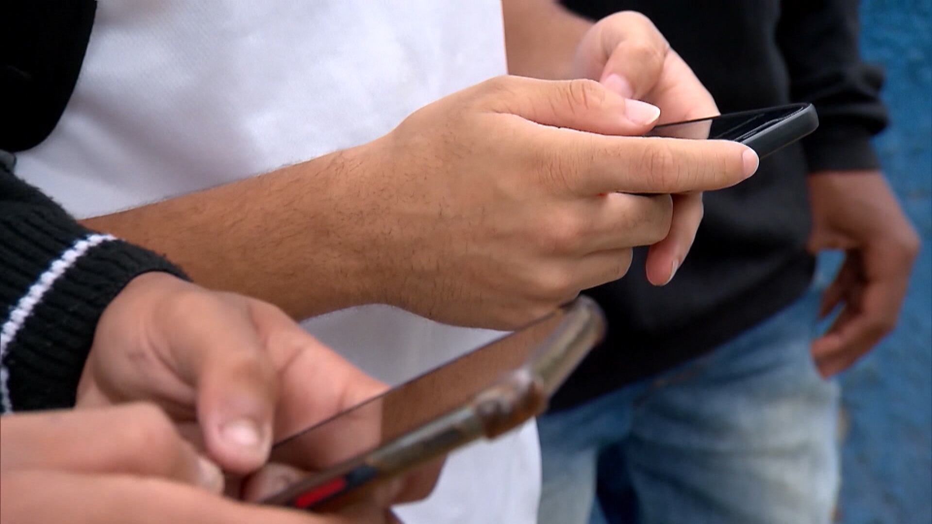 Cadastro nacional de celulares roubados vai coibir o crime? Especialista analisa medida