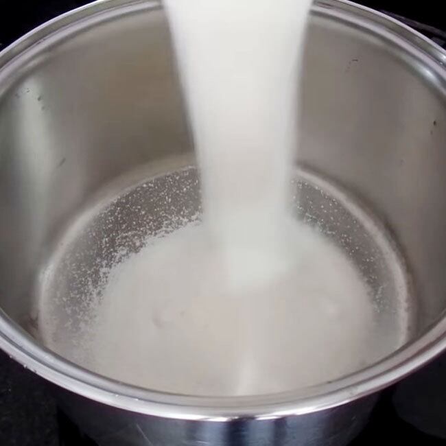 Manjar de Coco com Calda de Ameixa