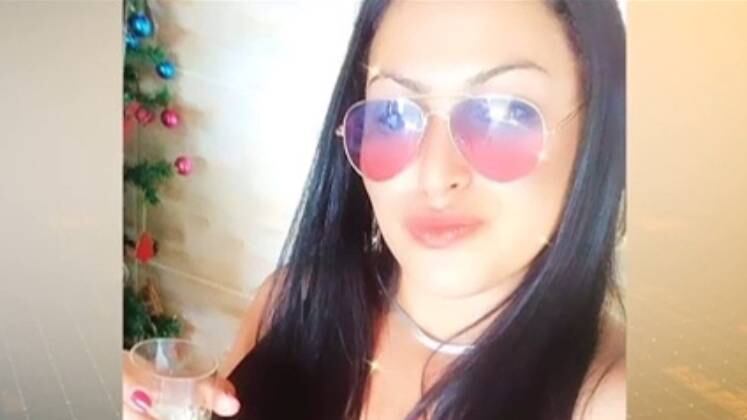 Havia sinais de luta corporal. Perto do corpo foram encontrados um chinelo, faca e o retrovisor de um veículo