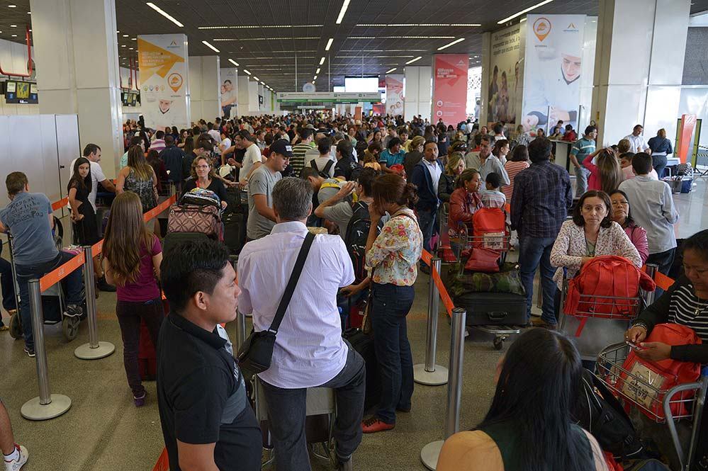 Situação nos aeroportos brasileiros foi caótica durante todo o sábado
