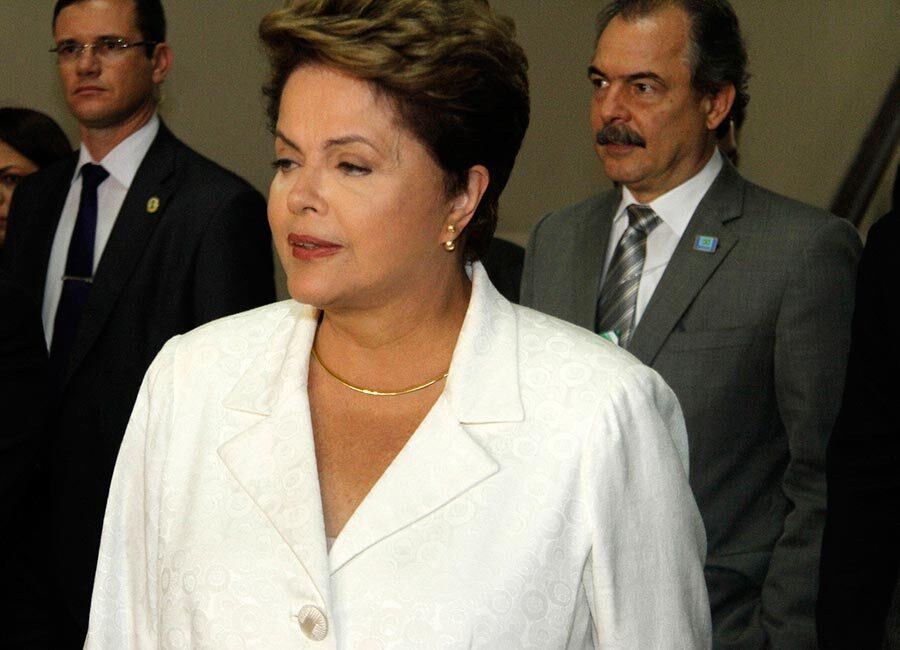 Oposição quer ouvir Dilma sobre dinheiro da Petrobras que teria sido usado na campanha presidencial de 2010