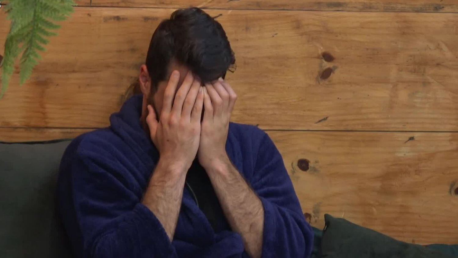 Por conta das acusações de ter um mau comportamento em relação às mulheres, Shay sofreu demais e passou a se sentir alvo de preconceito. O ex-peão afirmou algumas vezes que frequentemente se via excluído e vítima de xenofobia