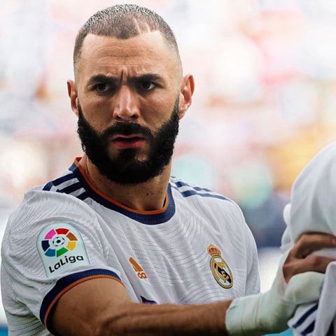 A idolatria de Benzemá por Ronaldo é tão forte que ele até chorou em sua apresentação no Real Madrid, quando armaram um encontro com brasileiro: