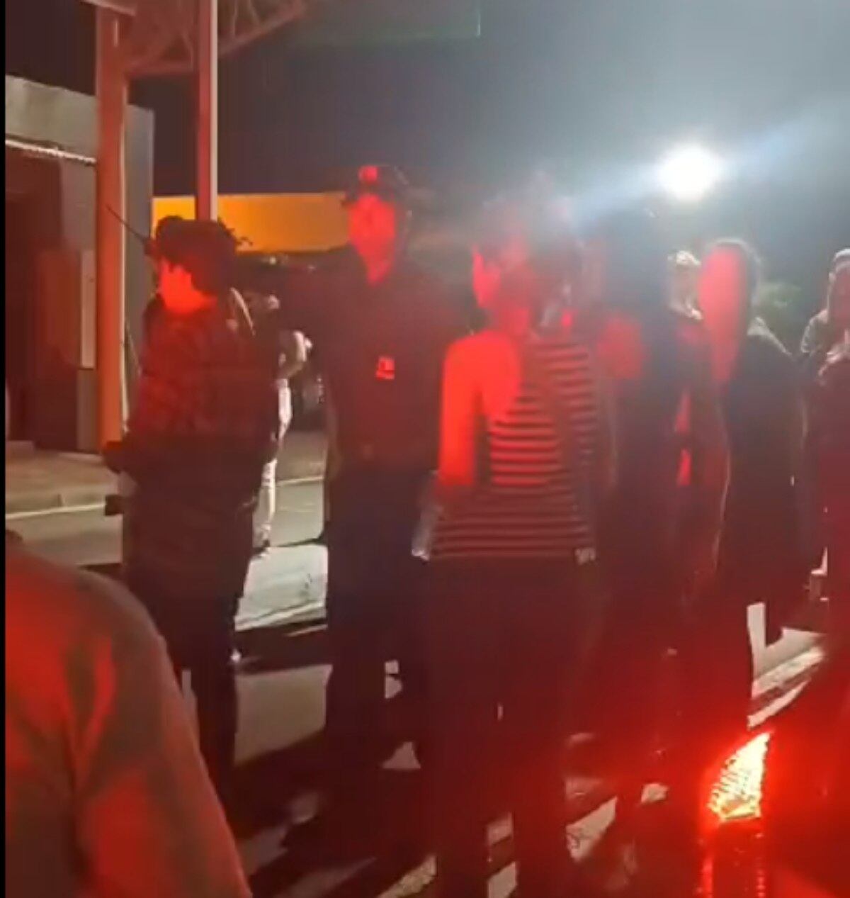 Produtora se manifesta após show de Regis Danese e Ton Carfi ser cancelado