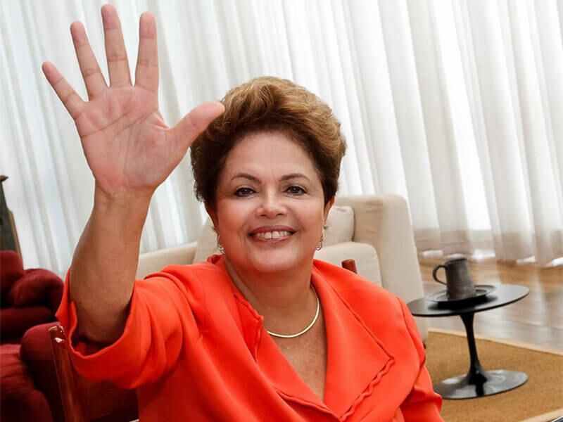 Dilma fez até “high five” a pedido de um internauta no bate-papo
