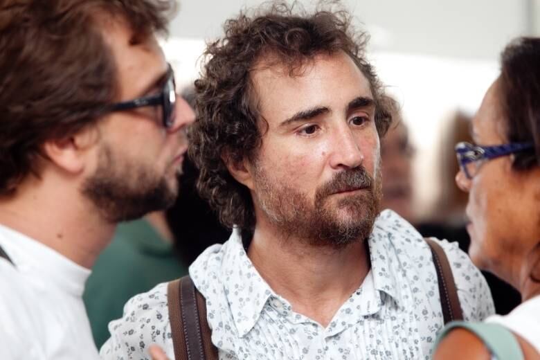 O ator João Miguel também prestou a última homenagem ao diretor