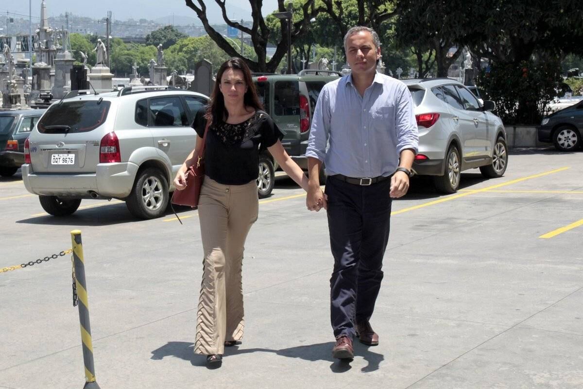 Amigos e parentes se despedem da jornalista Sandra Moreyra no Rio de Janeiro