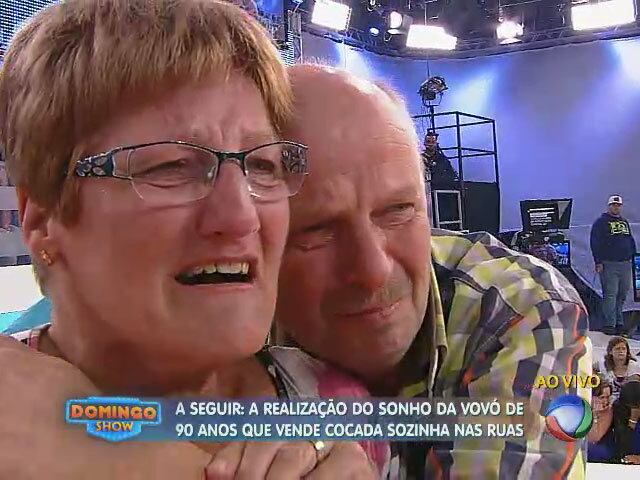 Cornelius e Dorothea também se emocionaram bastante


+ Emoção no Domingo Show! Após 20 anos, jovens adotados por europeus encontram a família biológica

+ Aproveite e confira as matérias do programa Domingo Show

+ Já curtiu a página do Domingo Show no Facebook? É só clicar!

+ Siga o Domingo Show no Twitter e receba conteúdos exclusivos!