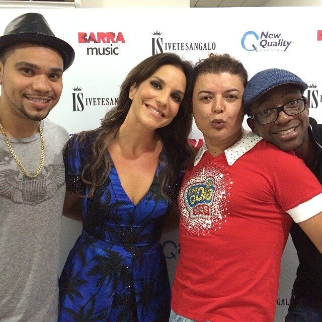 Naldo, que posou nos bastidores com Ivete, David Brazil e Mumuzinho, retribuiu o carinho da grande estrela da noite.




