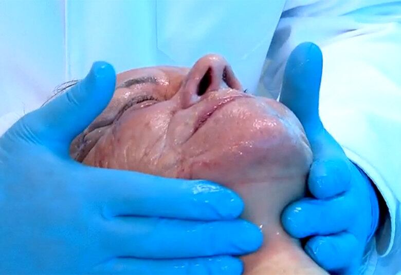 

A atração de Gugu Liberato também mostra uma fórmula que promete deixar
o rosto das pessoas com uma aparência muito mais jovem. E detalhe: sem cirurgia




• Assista ao Gugu na íntegra no R7.com/Play

• Exclusivo! Vanusa revela pela primeira vez na TV o motivo da briga com a filha Aretha
• Gugu mostra tratamento estético que promete rejuvenescer o rosto em até 20 anos