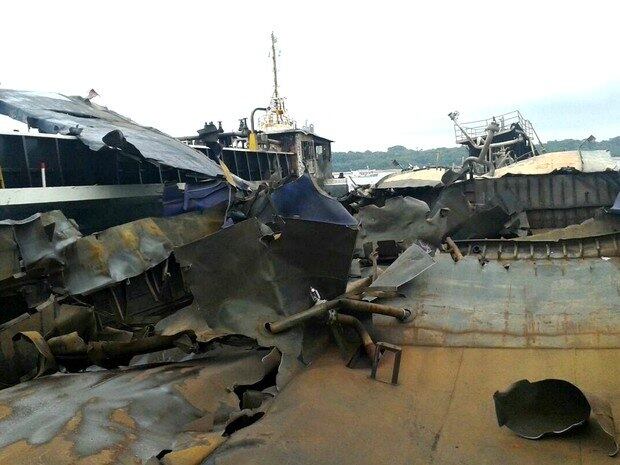 Balsa explodiu e deixou quatro pessoas feridas em Manaus