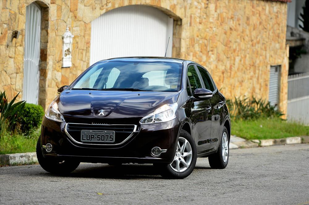 37º) Peugeot 208 — 1.815 unidades