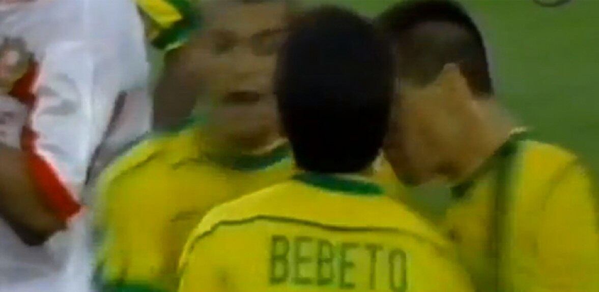 Na Copa de 1998, durante a vitória contra Marrocos, Dunga ficou furioso porque Bebeto não voltou para marcar e quase atingiu o atacante com uma cabeçada dentro do campo. Depois do jogo, o atacante nem apareceu para a coletiva.