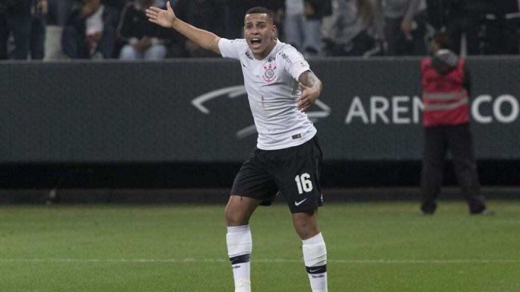 O lateral-esquerdo Sidcley estava emprestado pelo Atlético-PR até o fim desta temporada, mas abreviou a saída do Corinthians para jogar no Dínamo de Kiev (UCR).