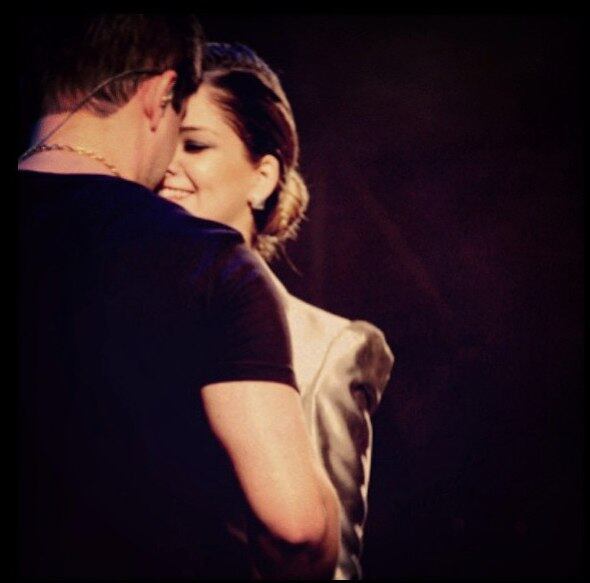 No próximo sábado (5), a dupla é uma das atrações do Villa
Mix Festival, que aconteceu pela primeira vez em São Paulo. Além do casal, estão
escalados para os shows no Campo de Marte, na zona norte, as duplas Jorge &
Mateus, Gusttavo Lima, Humberto & Ronaldo, Israel Novaes, Guilherme &
Santiago, Matheus & Kauan e Naldo Benny. Única mulher no line up, Maria
Cecília se diverte.



— Quantas meninas queriam estar no meu lugar! Mas é um
privilégio. Eu acho que isso aqui é uma família. É um respeito mútuo. Todo mundo
está lutando por um mesmo objetivo. A gente abraça essa causa para levar ao Brasil
um showzaço