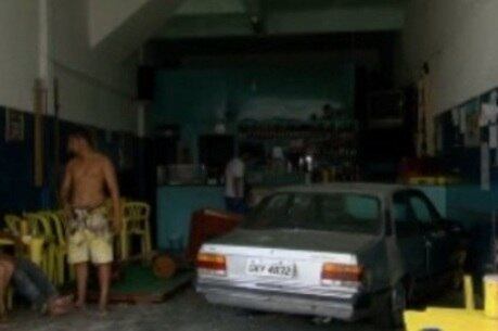 Um cliente foi atropelado e socorrido por policiais