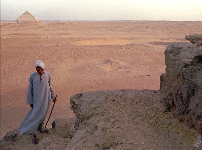 Segundo Youssef, a
situação é dramática porque boa parte da região de Dahshour ainda não foi
explorada. Acredita-se que existam tesouros das primeiras dinastias egípcias ainda
escondidos na região